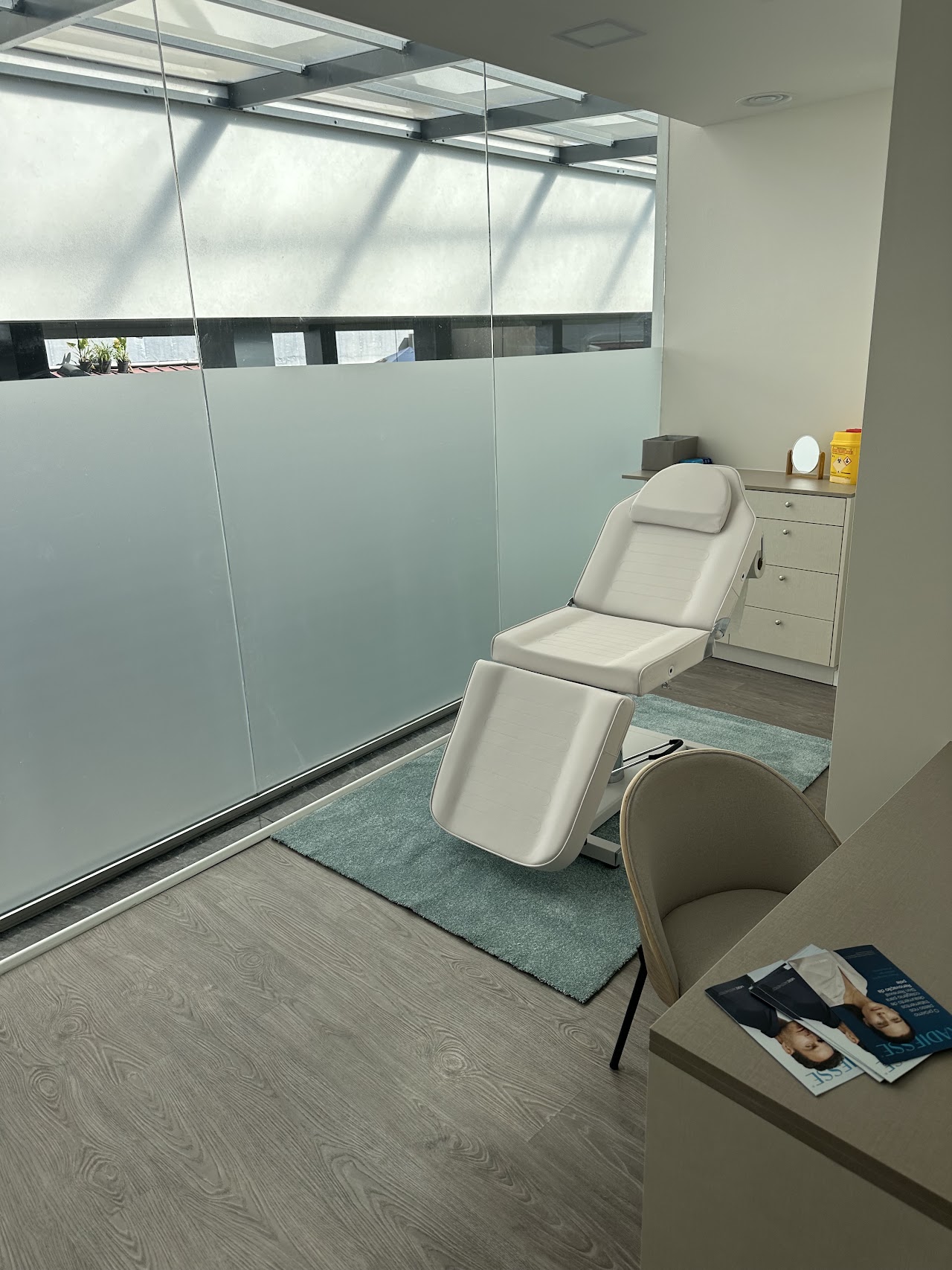 Ambiente contemporâneo com luz natural